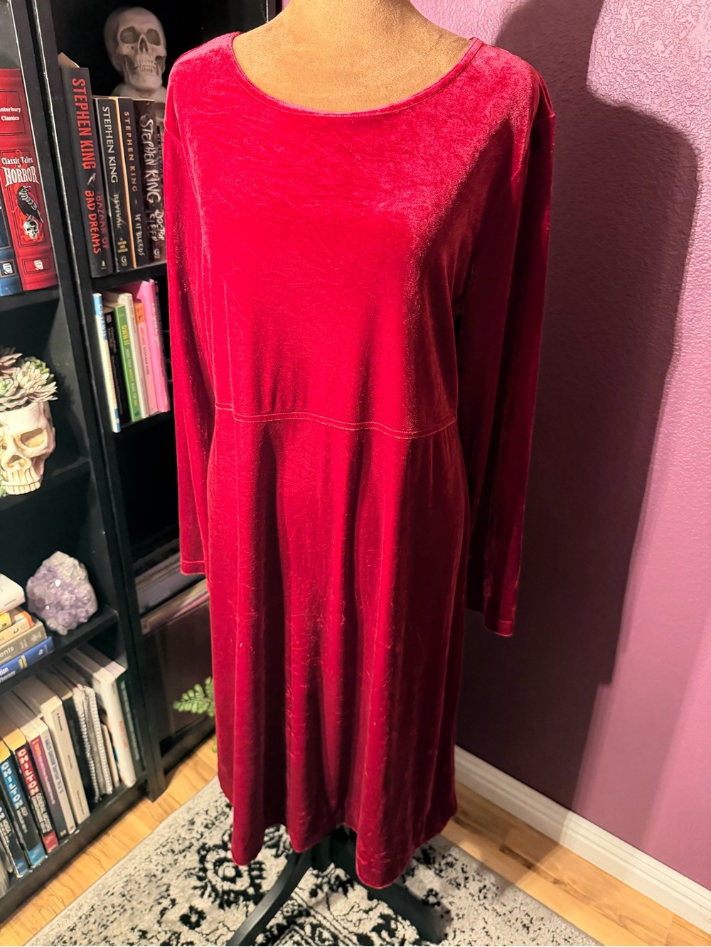 Vintage 90s Women's Velvet Long Sleeve Red boxy fit midi Dress